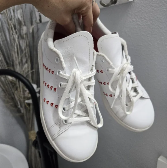 Adidas Stan Smith Valentines Day Sneakers - Picture 1 of 16